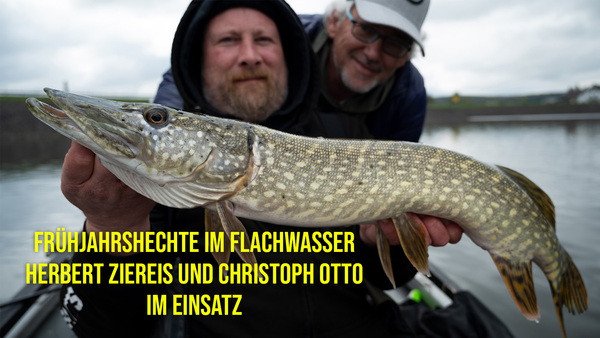 Frühjahrshechte im Flachwasser: Herbert Ziereis und Christoph Otto im Einsatz